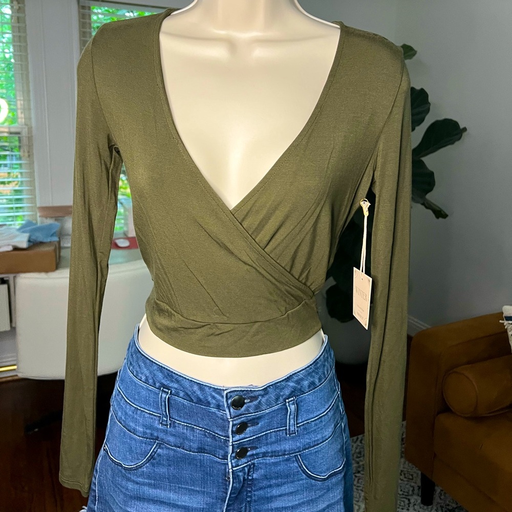Forever 21 new with tags olive green cop top with long sleeves